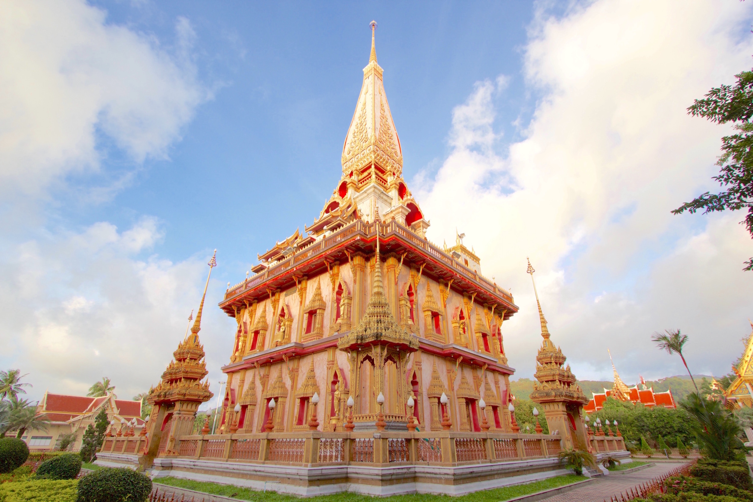 Ngày 3: Phuket, Thái Lan (Ăn sáng, trưa, tối)